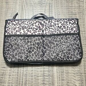 Chic Leopard Print Cosmetic Bag
